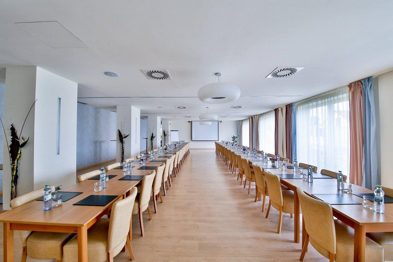 Modra Stodola Contactless Check-In Otel Horoměřice Dış mekan fotoğraf