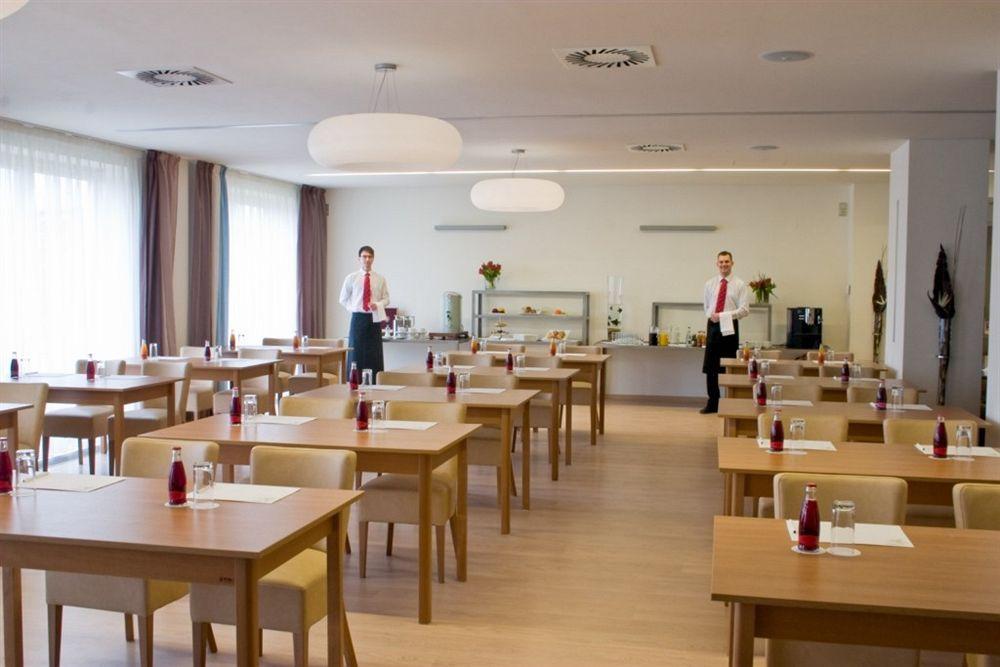Modra Stodola Contactless Check-In Otel Horoměřice Dış mekan fotoğraf